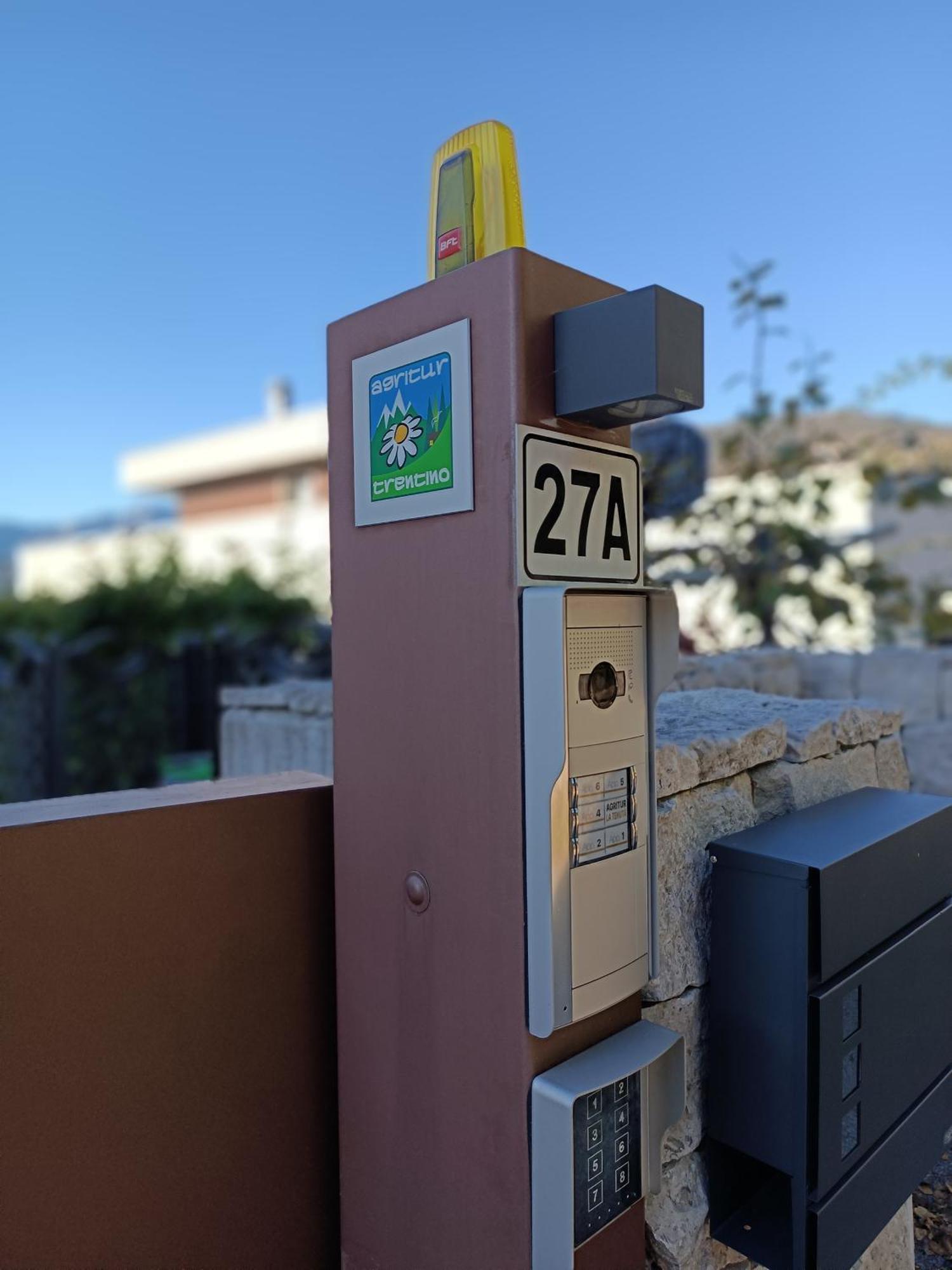 Appartamenti Moderni, Luminosi E Tranquilli Con Parcheggio Privato - Agritur La Tenuta トレント エクステリア 写真